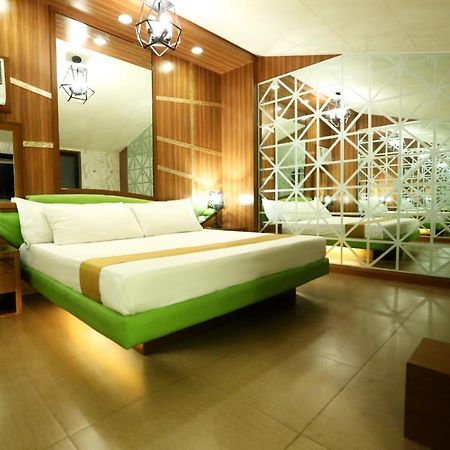 Hotel Ava Cuneta Pasay Exterior foto