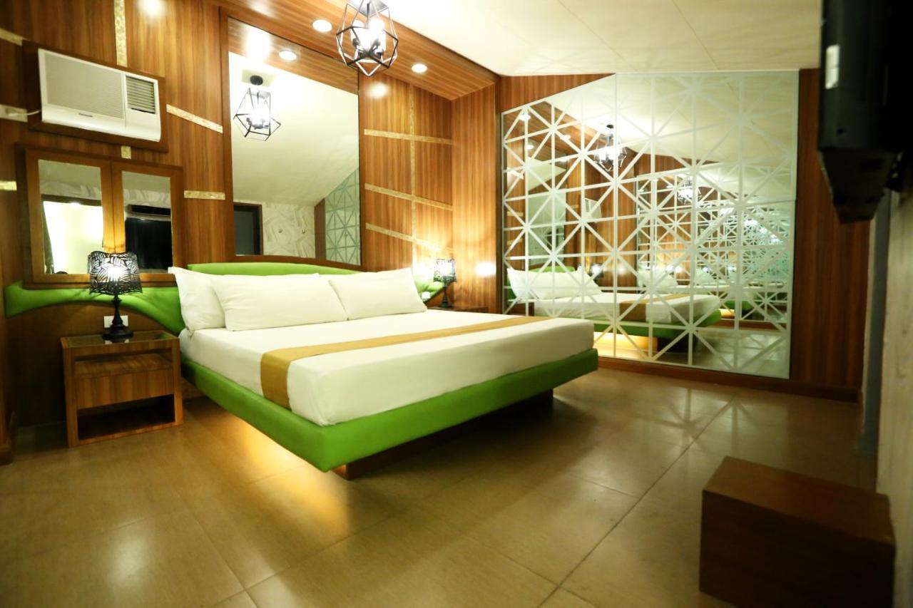 Hotel Ava Cuneta Pasay Exterior foto