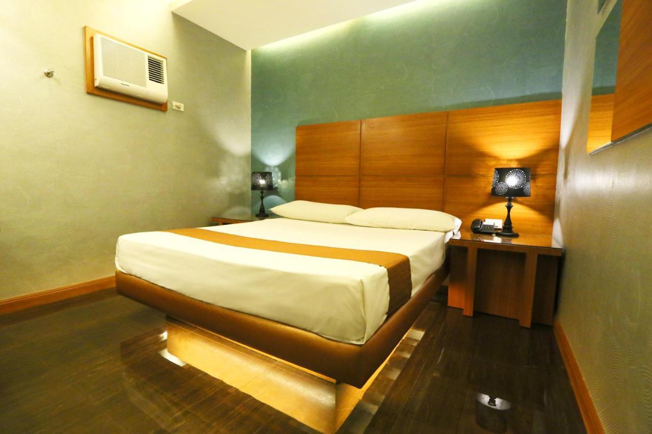 Hotel Ava Cuneta Pasay Exterior foto
